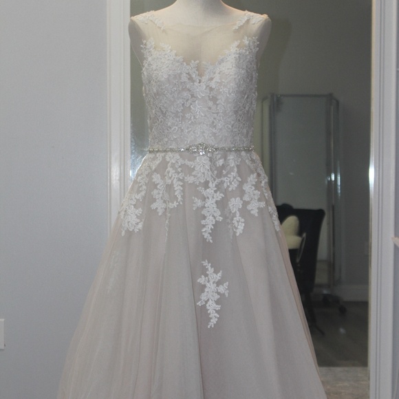 Maggie Sottero Designs Wedding Dress - Picture 1 of 5